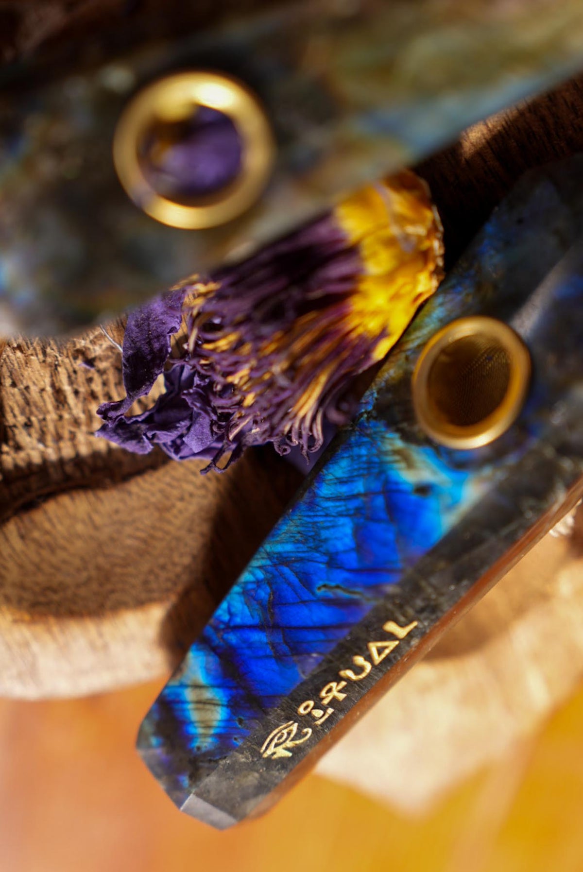 Labradorite Magic Pipe + FREE Dried Blue Lotus
